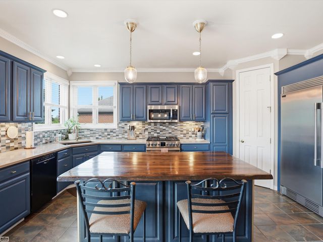 36531 N Pointe Drive, New Baltimore, MI 48047