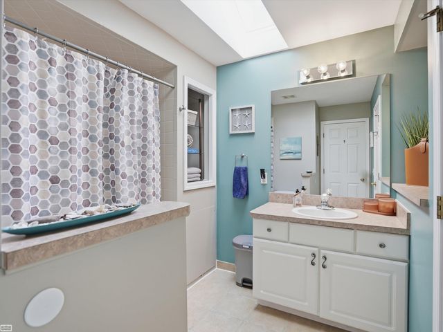 36531 N Pointe Drive, New Baltimore, MI 48047