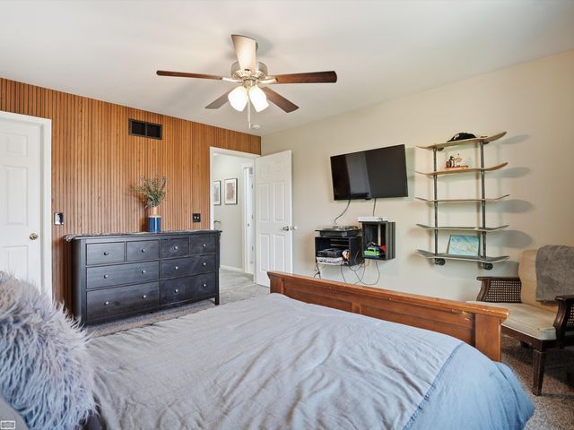 36531 N Pointe Drive, New Baltimore, MI 48047