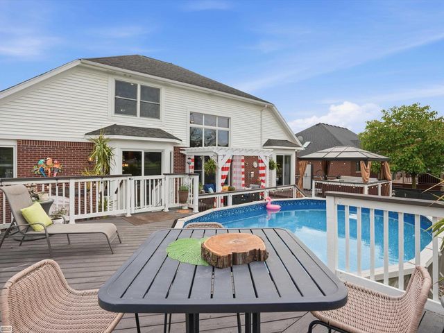 36531 N Pointe Drive, New Baltimore, MI 48047