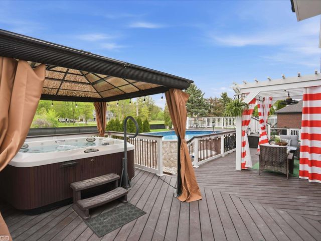 36531 N Pointe Drive, New Baltimore, MI 48047
