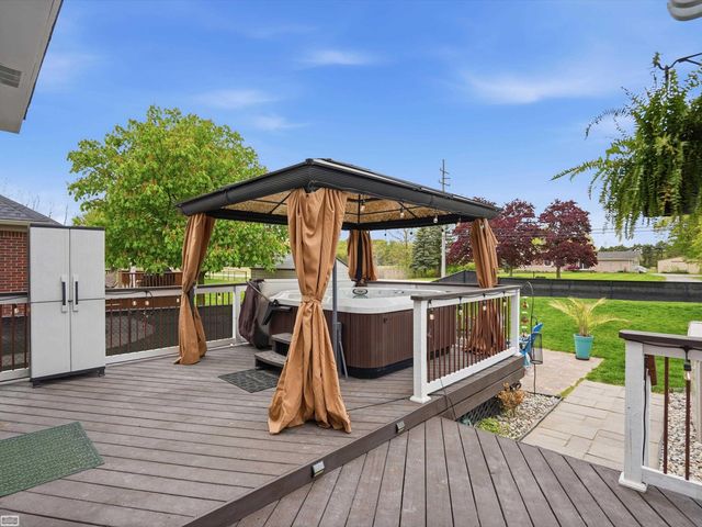 36531 N Pointe Drive, New Baltimore, MI 48047