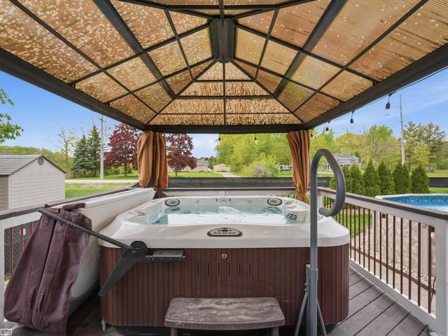 36531 N Pointe Drive, New Baltimore, MI 48047