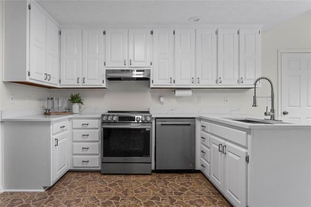 2950 Heather Stone Way, Lawrenceville, GA 30043