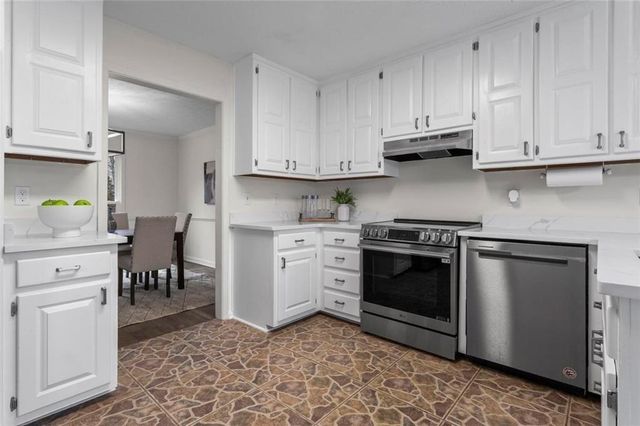 2950 Heather Stone Way, Lawrenceville, GA 30043