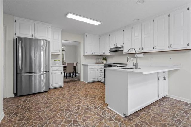 2950 Heather Stone Way, Lawrenceville, GA 30043