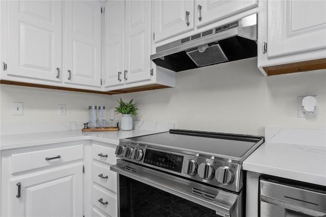 2950 Heather Stone Way, Lawrenceville, GA 30043