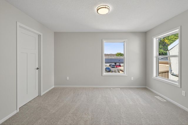 215 N Walnut Street, Chaska, MN 55318