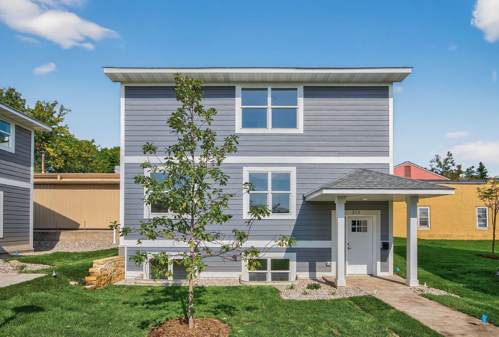 215 N Walnut Street, Chaska, MN 55318