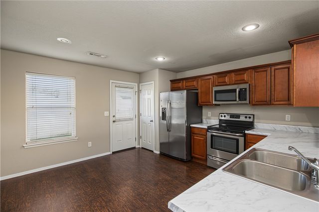 1321 S Apollo Drive, Fayetteville, AR 72701