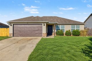 1321 S Apollo Drive, Fayetteville, AR 72701