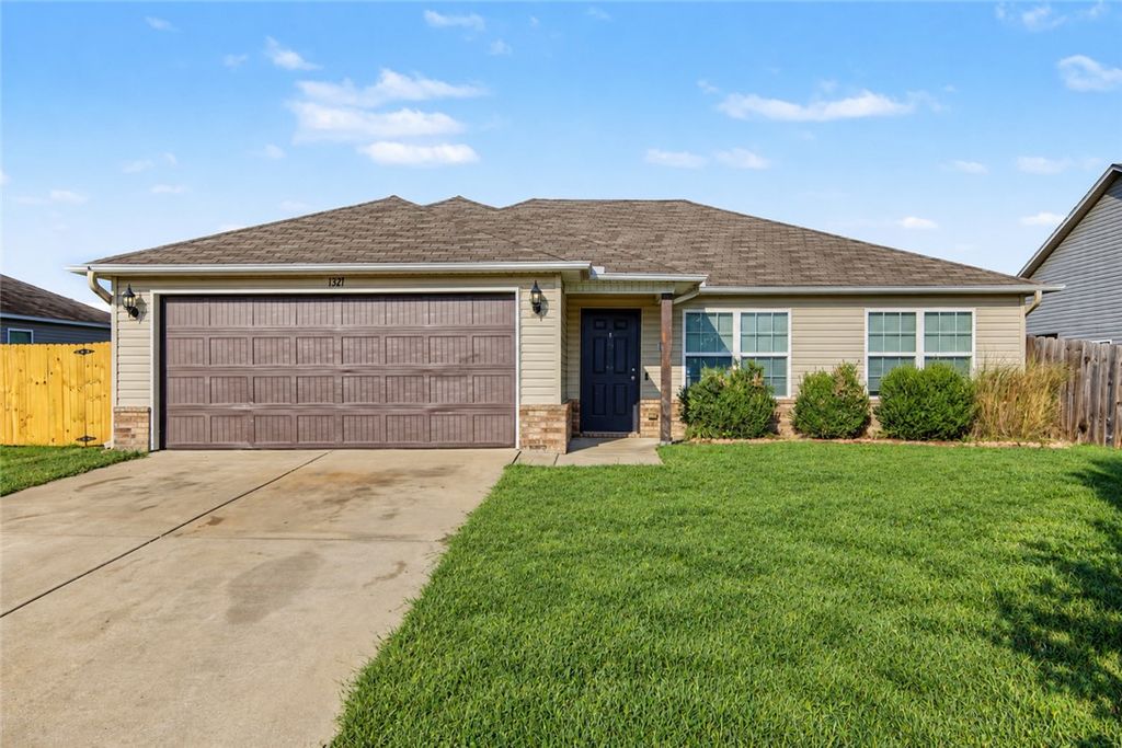1321 S Apollo Drive, Fayetteville, AR 72701