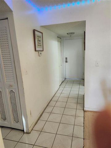 2840 Somerset Drive 404 M, Lauderdale Lakes, FL 33311