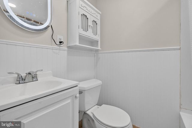 227 RUTH AVE, Maple Shade, NJ 08052