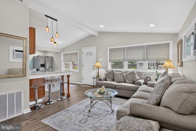 227 RUTH AVE, Maple Shade, NJ 08052