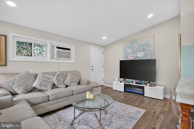 227 RUTH AVE, Maple Shade, NJ 08052