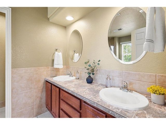 13933 E Princeton Pl B, Aurora, CO 80014
