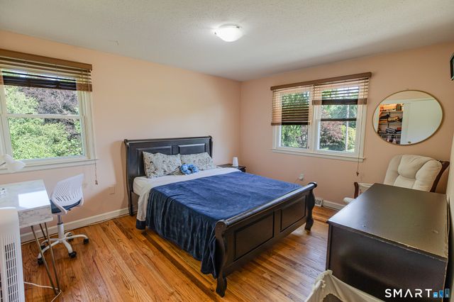 10 Eastwood Road, West Hartford, CT 06117