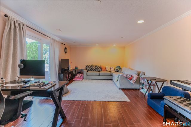 10 Eastwood Road, West Hartford, CT 06117