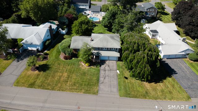 10 Eastwood Road, West Hartford, CT 06117