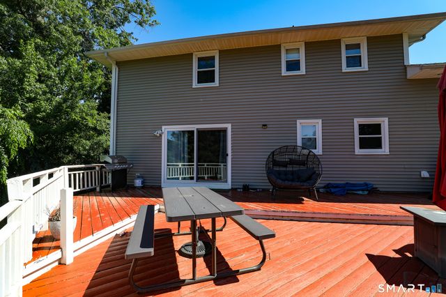 10 Eastwood Road, West Hartford, CT 06117