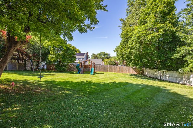 10 Eastwood Road, West Hartford, CT 06117