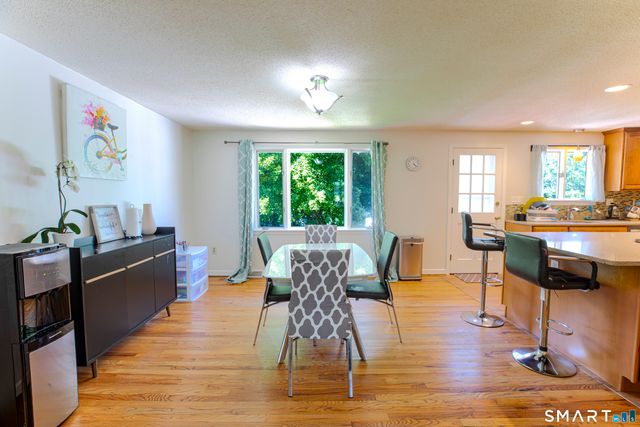 10 Eastwood Road, West Hartford, CT 06117