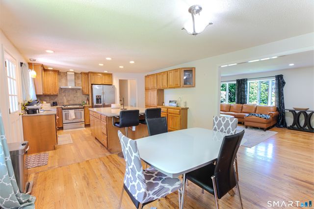 10 Eastwood Road, West Hartford, CT 06117