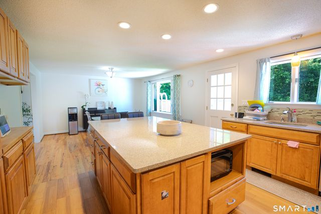 10 Eastwood Road, West Hartford, CT 06117