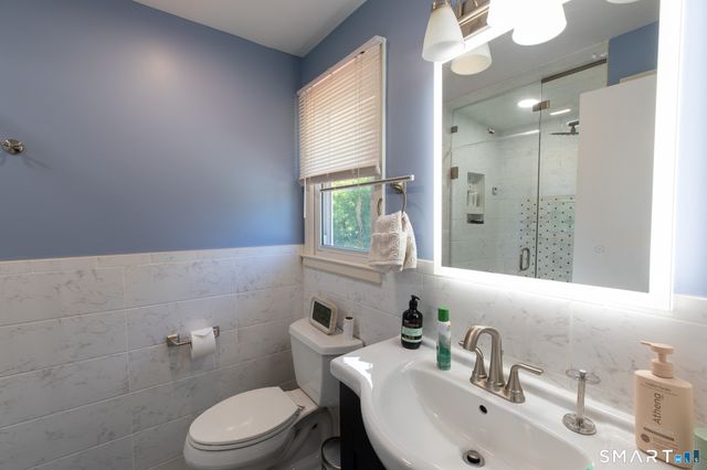10 Eastwood Road, West Hartford, CT 06117