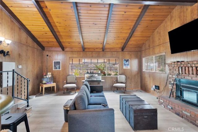 2046 Thrush, Wrightwood, CA 92397