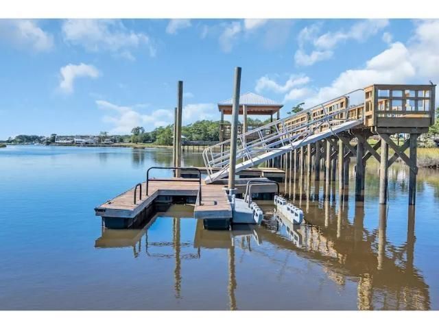 1558 Harbour Place Dr., Calabash, NC 28467
