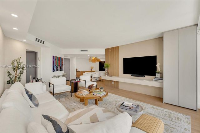 3640 Yacht Club Dr 310, Aventura, FL 33180