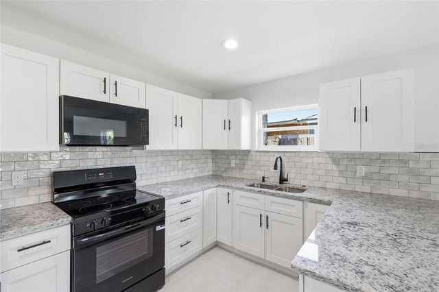 311 12TH STREET W, Palmetto, FL 34221