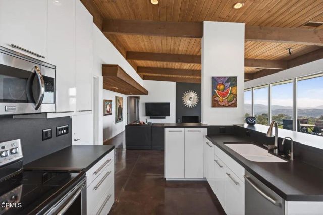 1447 N Foothill Road, Ojai, CA 93023