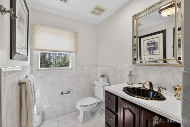 15 Cherokee Road, East Brunswick, NJ 08816