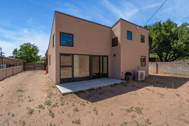 325 Fiesta Street, Santa Fe, NM 87501