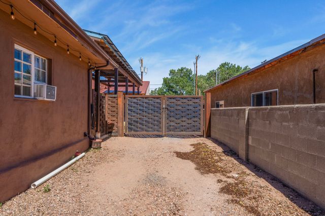 325 Fiesta Street, Santa Fe, NM 87501