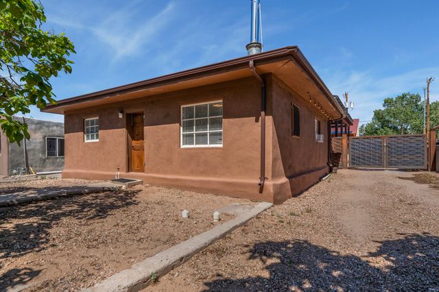 325 Fiesta Street, Santa Fe, NM 87501