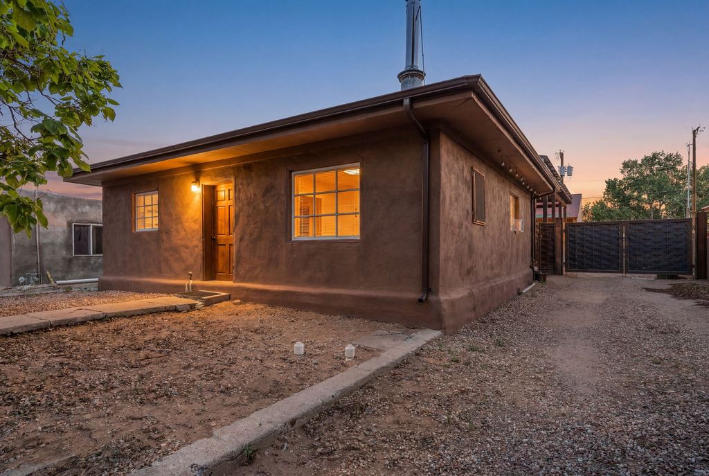 325 Fiesta Street, Santa Fe, NM 87501