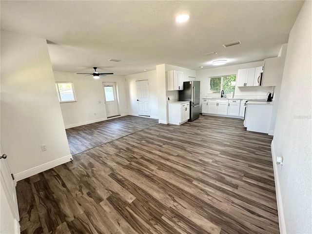 2527 DONS PLACE, Lakeland, FL 33801
