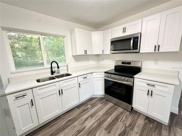 2527 DONS PLACE, Lakeland, FL 33801