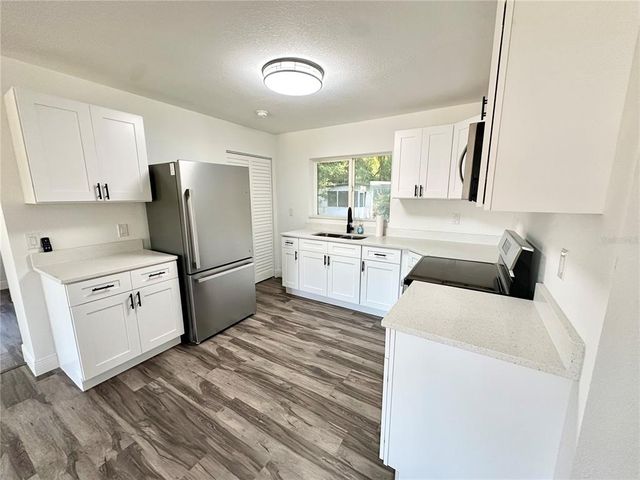 2527 DONS PLACE, Lakeland, FL 33801