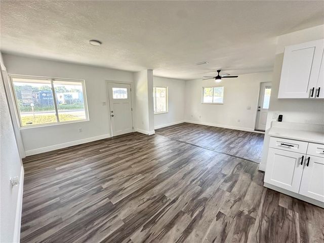 2527 DONS PLACE, Lakeland, FL 33801