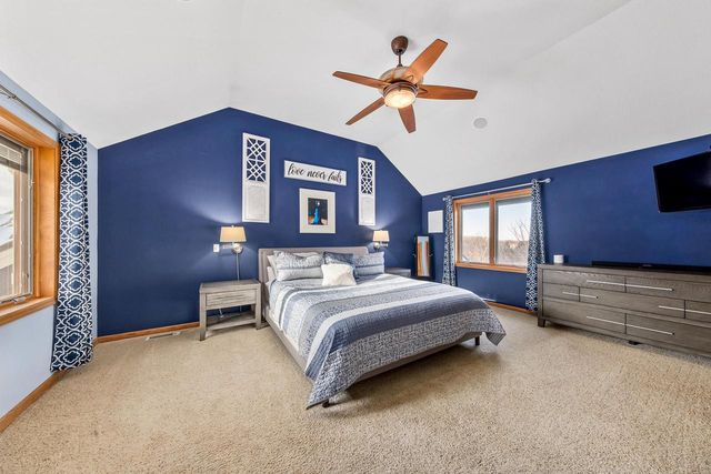 W239S6002 Chinook COURT, Waukesha, WI 53189