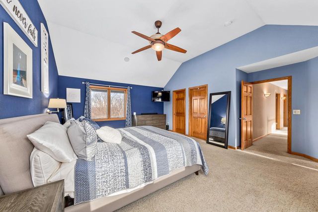 W239S6002 Chinook COURT, Waukesha, WI 53189