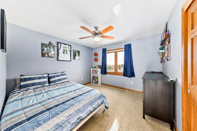 W239S6002 Chinook COURT, Waukesha, WI 53189