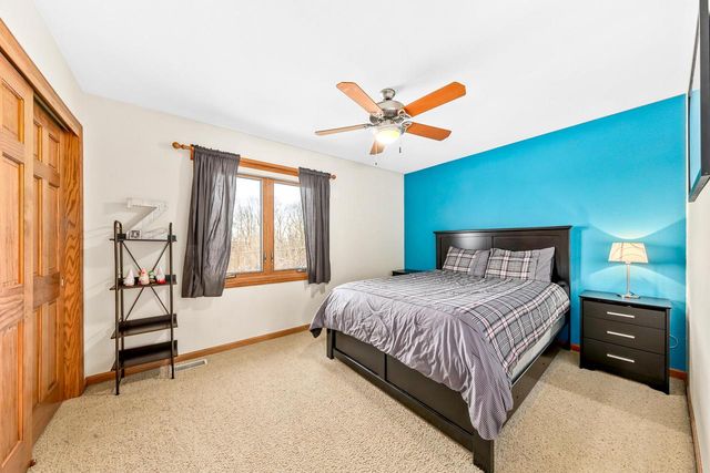 W239S6002 Chinook COURT, Waukesha, WI 53189