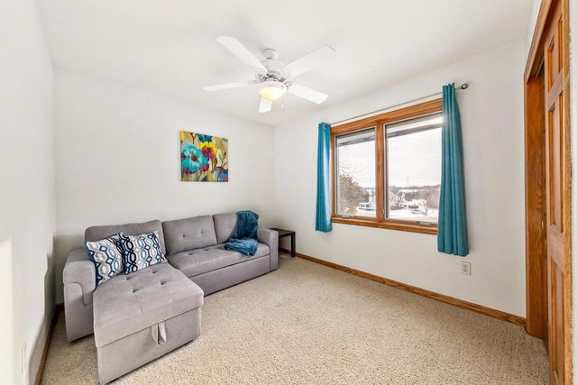 W239S6002 Chinook COURT, Waukesha, WI 53189