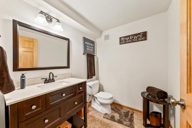 W239S6002 Chinook COURT, Waukesha, WI 53189